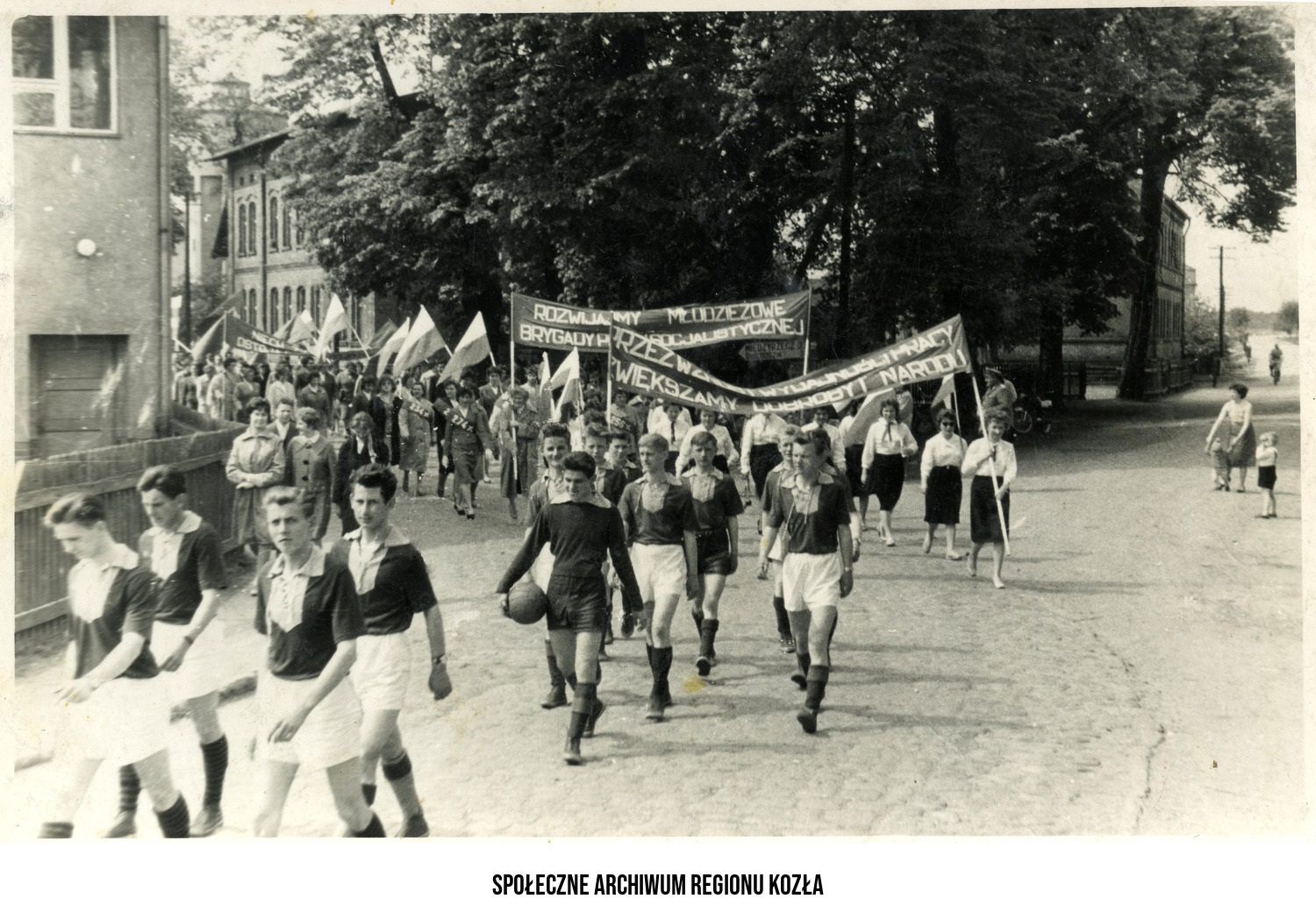 Pochód pierwszomajowy drużyny futbolowej 